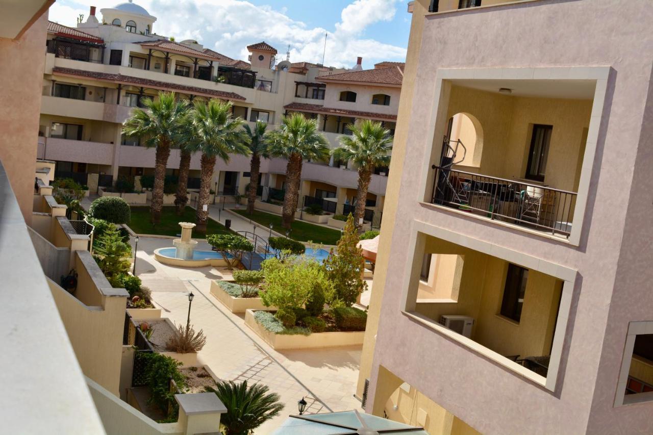 Queens Gardens - Kato Paphos - Next To Kings Ave Mall --- By Yiota 外观 照片