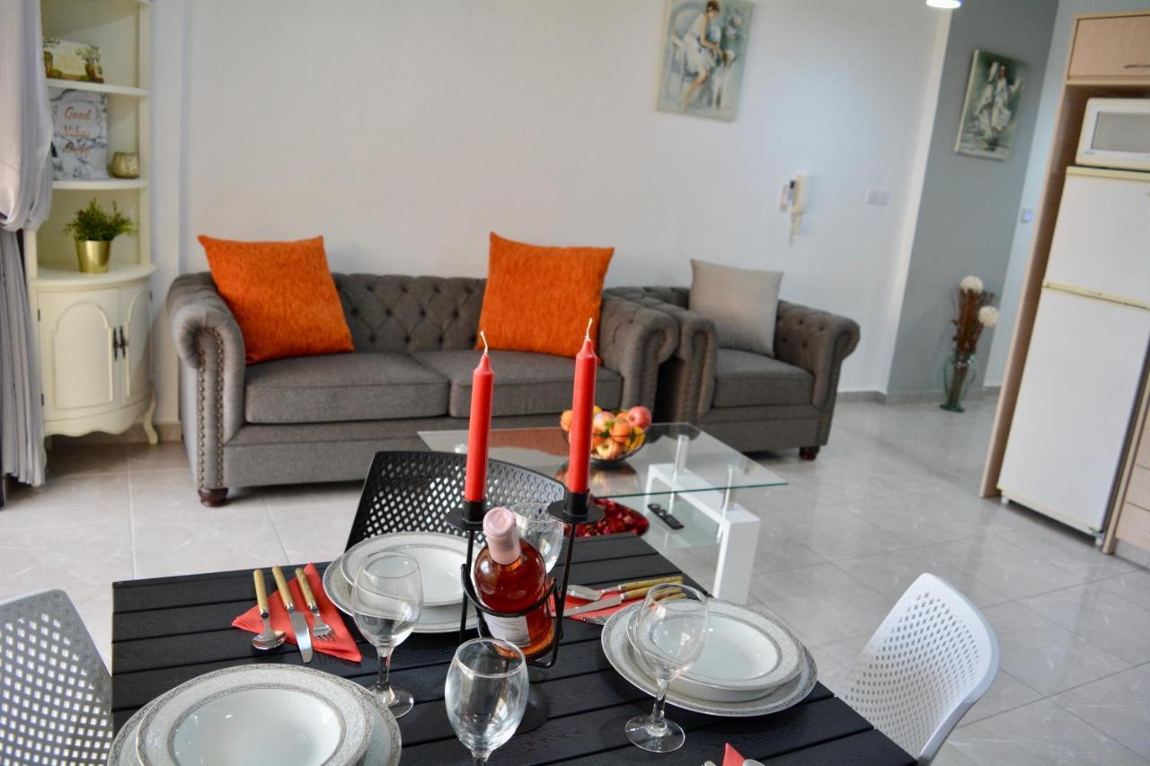 Queens Gardens - Kato Paphos - Next To Kings Ave Mall --- By Yiota 外观 照片