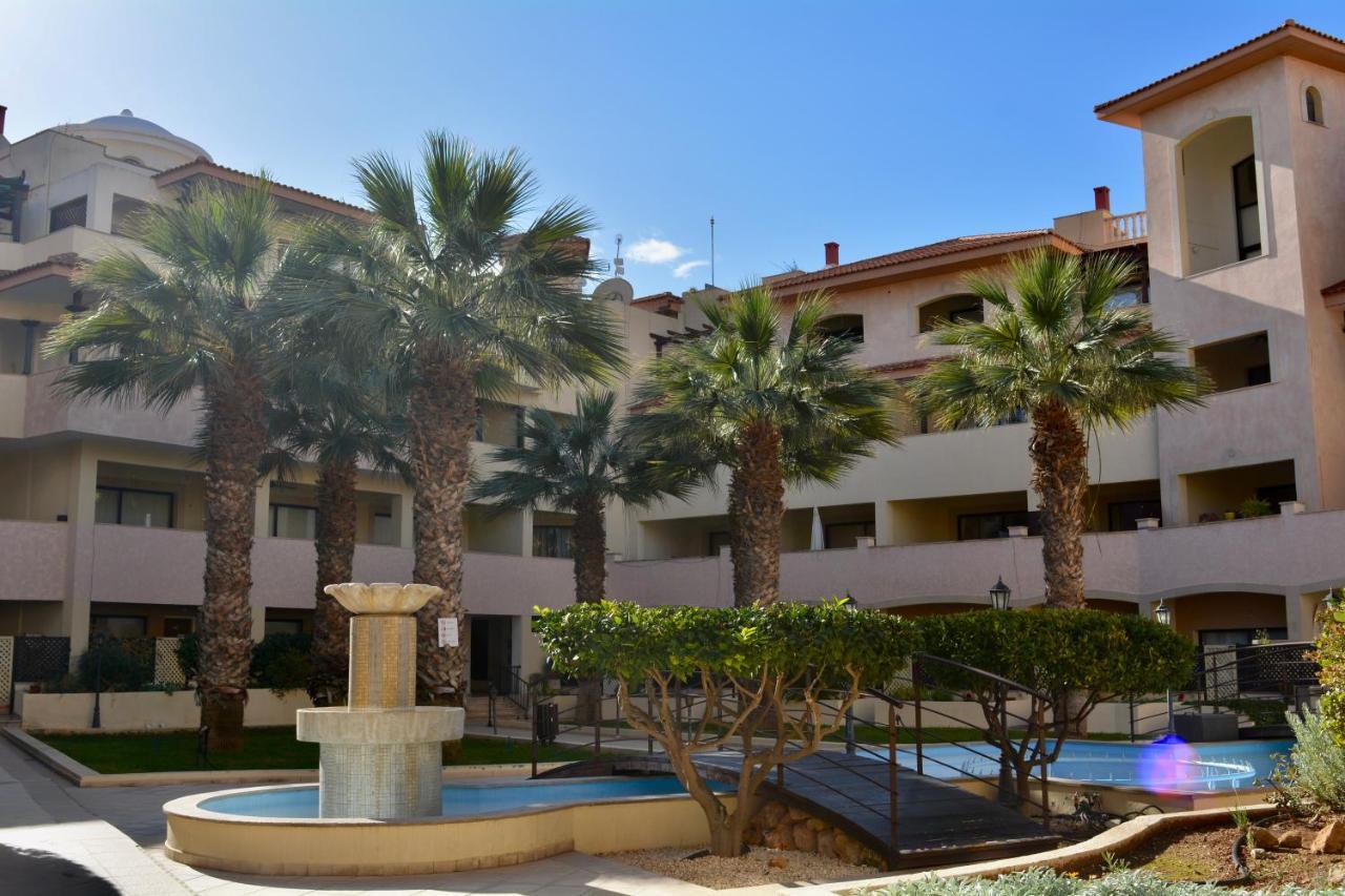 Queens Gardens - Kato Paphos - Next To Kings Ave Mall --- By Yiota 外观 照片