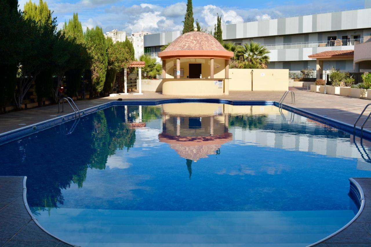 Queens Gardens - Kato Paphos - Next To Kings Ave Mall --- By Yiota 外观 照片