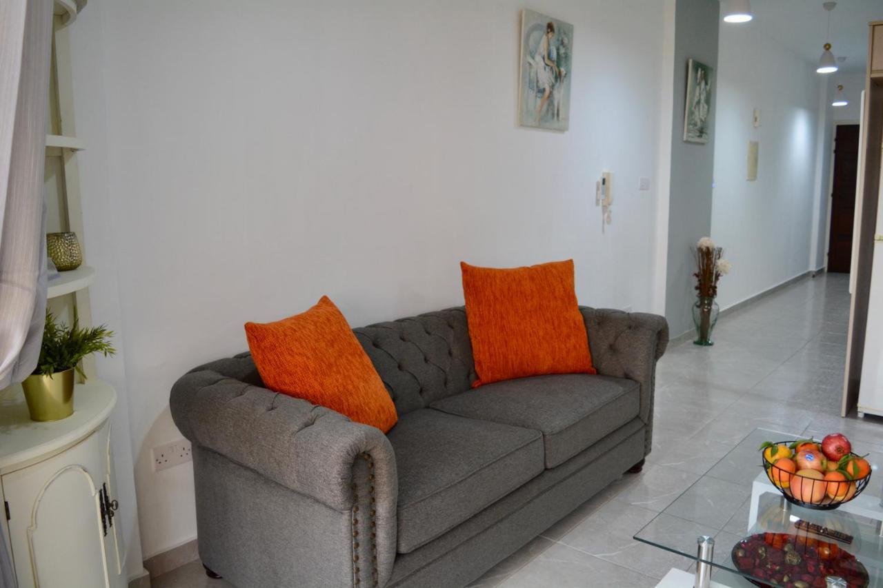Queens Gardens - Kato Paphos - Next To Kings Ave Mall --- By Yiota 外观 照片