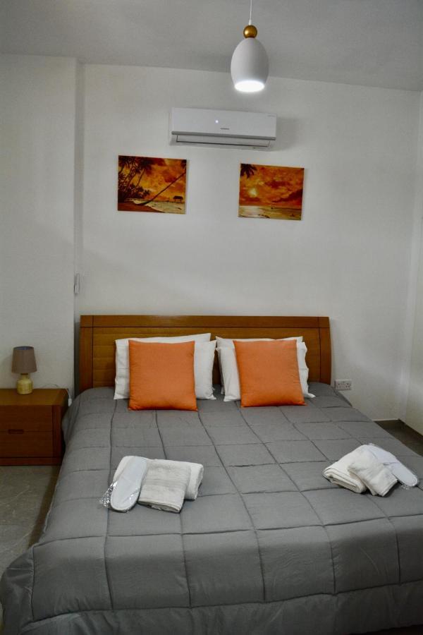 Queens Gardens - Kato Paphos - Next To Kings Ave Mall --- By Yiota 外观 照片