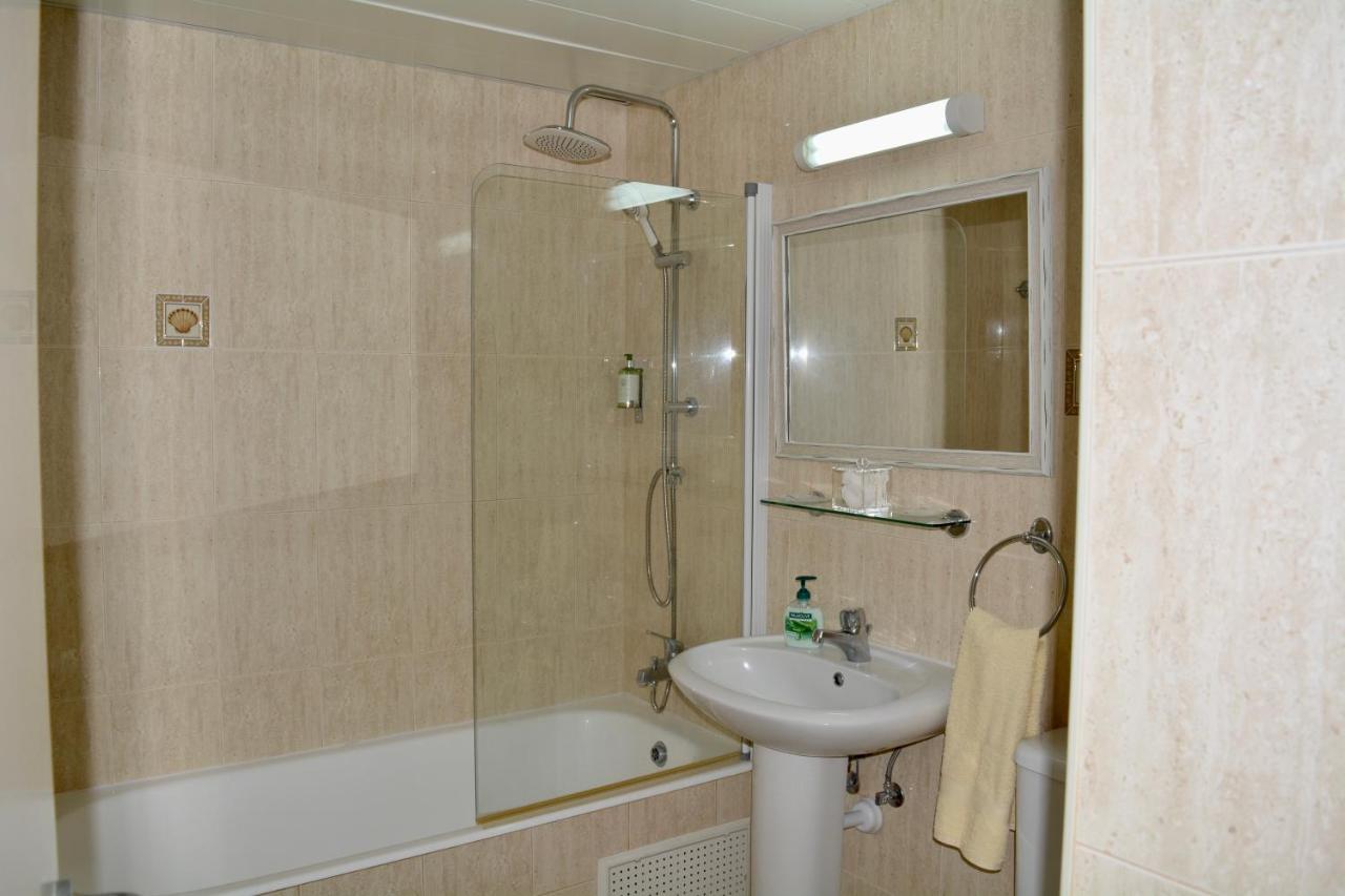 Queens Gardens - Kato Paphos - Next To Kings Ave Mall --- By Yiota 外观 照片