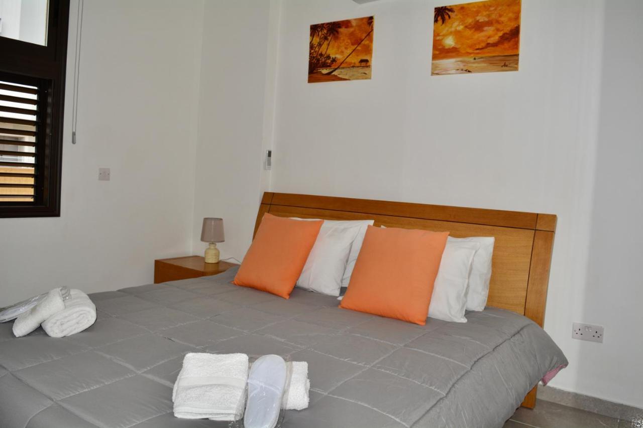 Queens Gardens - Kato Paphos - Next To Kings Ave Mall --- By Yiota 外观 照片